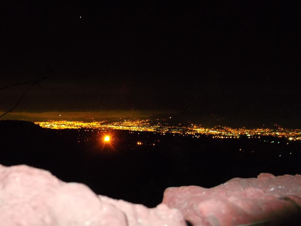 Hotel Las Fresas Del Volcan Poas Sabana Redonda Номер фото