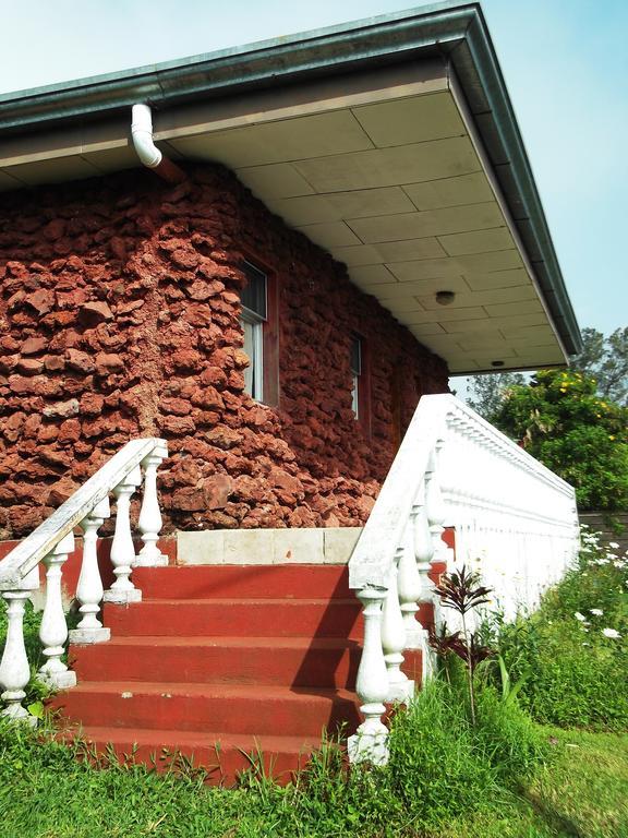 Hotel Las Fresas Del Volcan Poas Sabana Redonda Номер фото